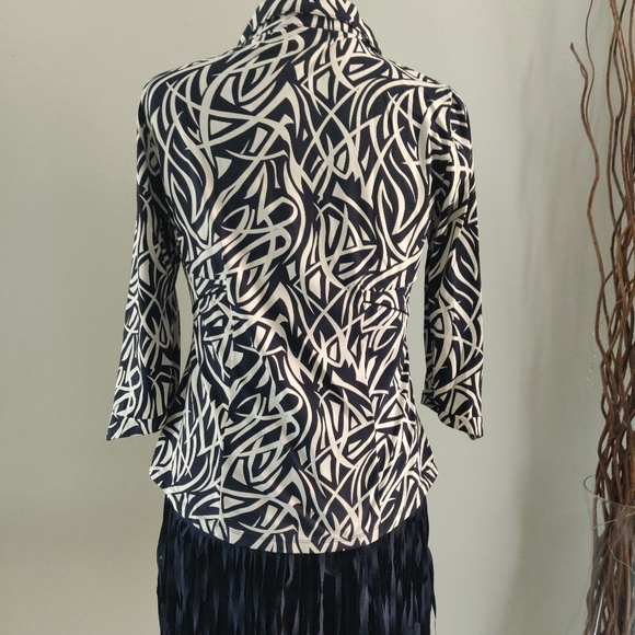 Sporty top - Picture 3 of 11